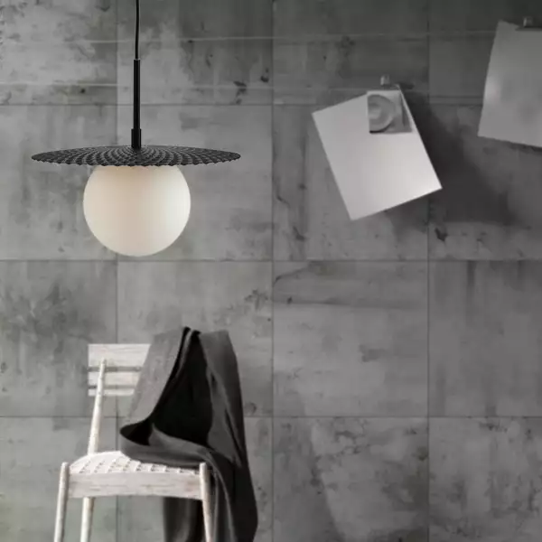 Lampe à suspension CHAPLIN en métal noir avec diffuseur en verre blanc de 30 cm – Image 2