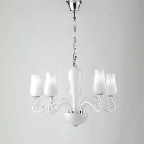 Lampe à suspension Angel en verre blanc à cinq lumières avec détails chromés et transparents – Image 2