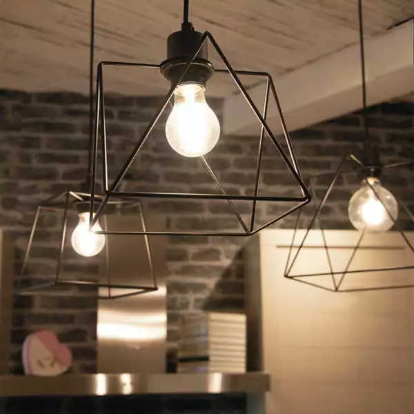 Lampe à suspension BROOKLYN en métal noir à quatre lumières – Image 3