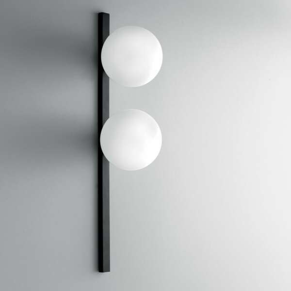 Applique enoire en métal noir avec deux diffuseurs en verre blanc – Image 2