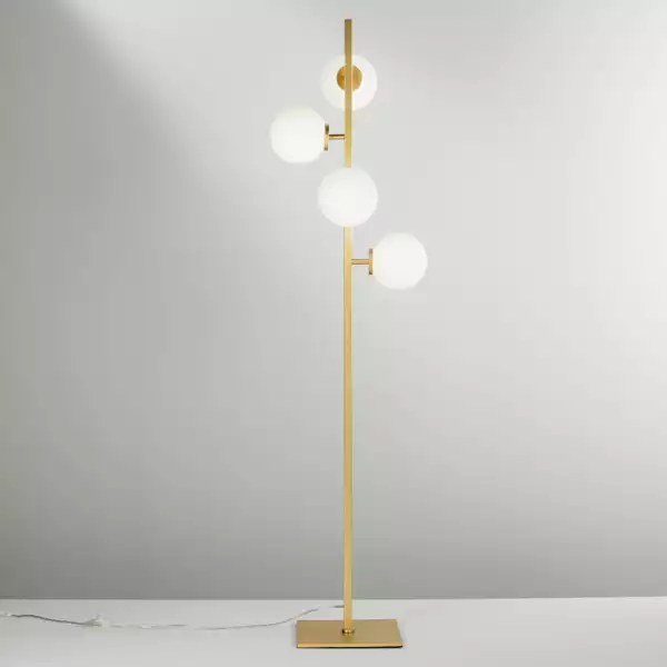 Lampadaire noir en métal doré avec quatre diffuseurs en verre blanc – Image 2