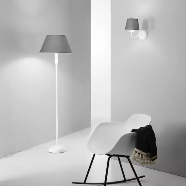 Lampadaire FAVOLA en métal blanc avec abat-jour en tissu gris – Image 2