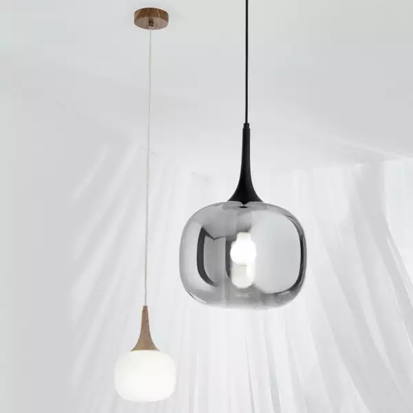 Lampe à suspension Jaipur en métal couleur bois et diffuseur en verre blanc de 30 cm – Image 3