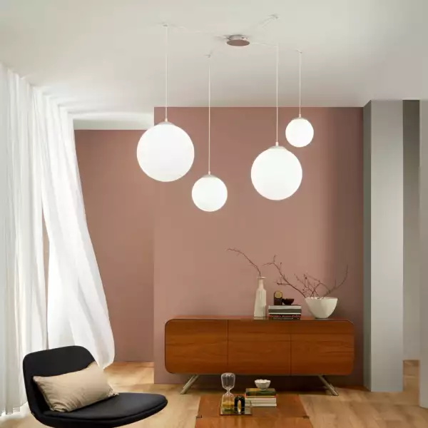 Lampe à suspension CITY en métal chromé avec quatre pampilles en verre blanc – Image 2