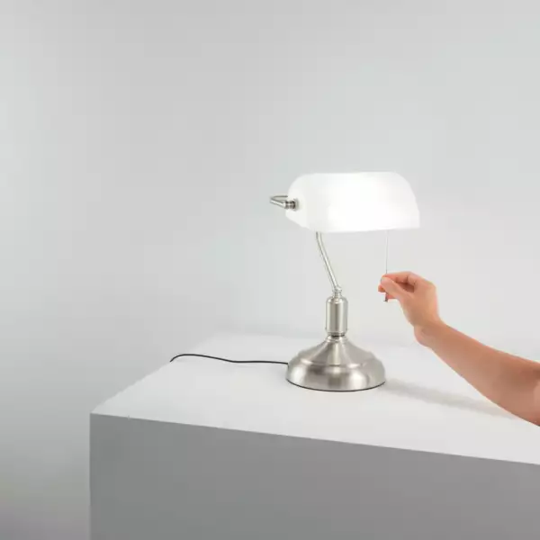 Lampe de table MARSHALL en métal nickel avec diffuseur en verre blanc – Image 3