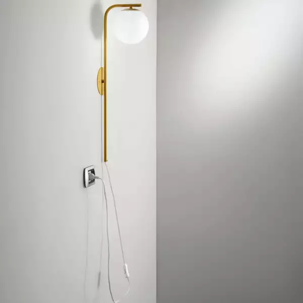 LUCE AMBIENTE E DESIGN Applique Odisseo en métal doré avec diffuseur sphérique en verre avec prise et interrupteur (Applique murale / Éclairage intérieur LED)