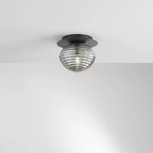 Plafonnier Ripple en métal noir avec diffuseur en verre fumé de 20 cm – Image 2
