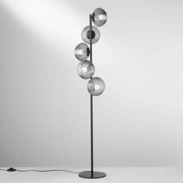 Lampadaire Ripple en métal noir avec cinq diffuseurs en verre fumé 160 cm – Image 2