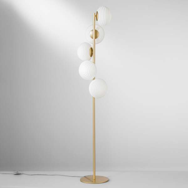 Lampadaire Ripple en métal doré avec cinq diffuseurs en verre blanc 160 cm – Image 2