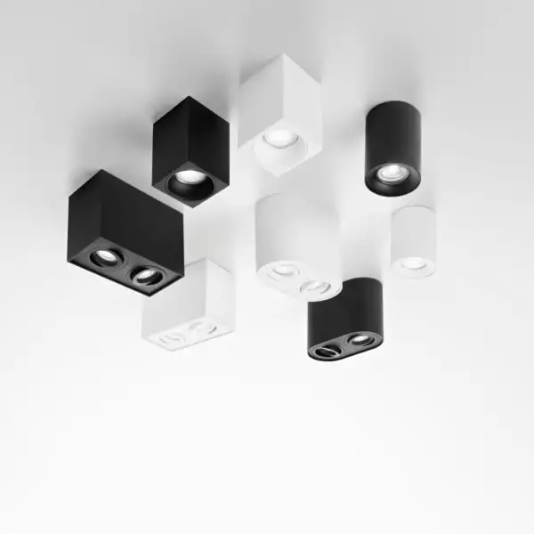 Plafonnier carré TOWN en aluminium noir avec deux anneaux réglables – Image 3