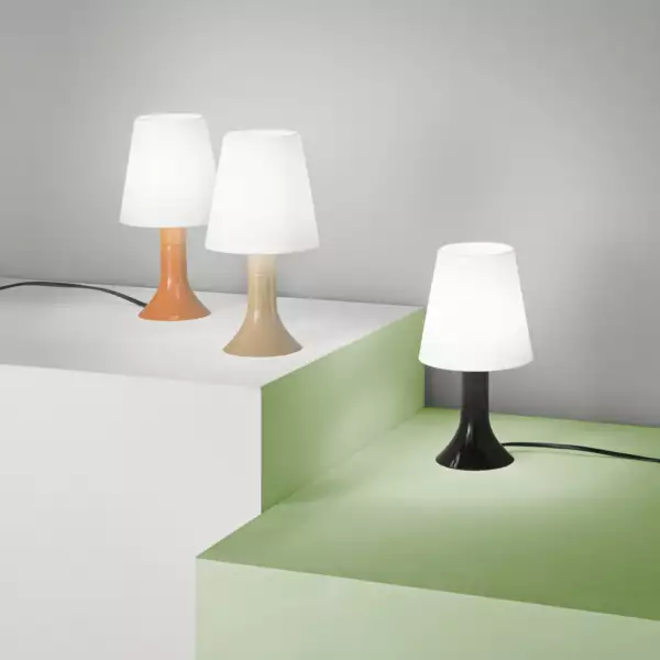Lampe de table BINGO avec base orange et diffuseur blanc 24,5 cm – Image 3