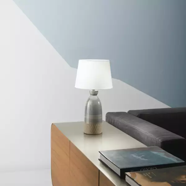 Lampe de table navajo en céramique gris tourterelle avec abat-jour en tissu 49 cm – Image 3