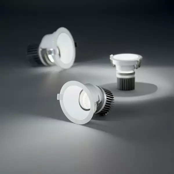 Downlight LED Elite blanc avec spot anti-éblouissement orientable 10W 3000K (lumière chaude) – Image 4