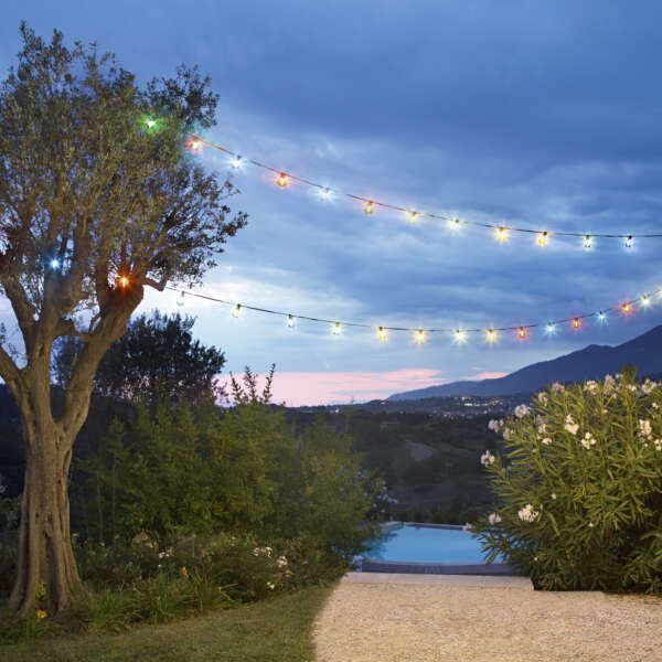 Guirlande électrifiée PICNIC avec lumières LED de différentes couleurs adaptée à l'extérieur – Image 4