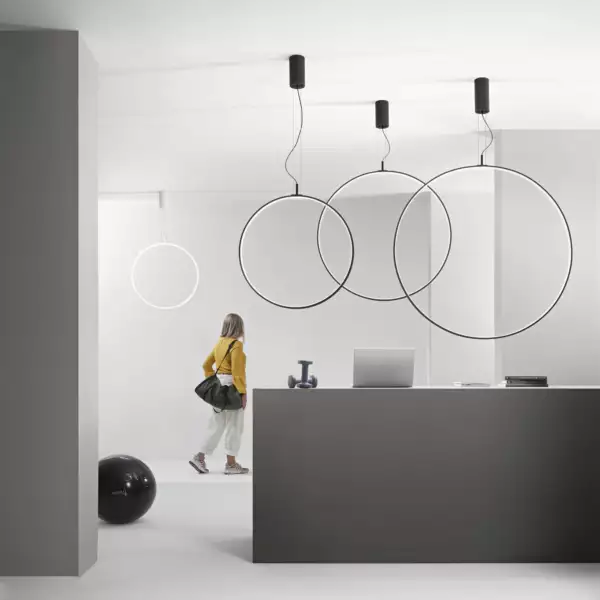 Suspension LED TOORX 50W noire en aluminium et silicone CCT 100 cm – Image 4